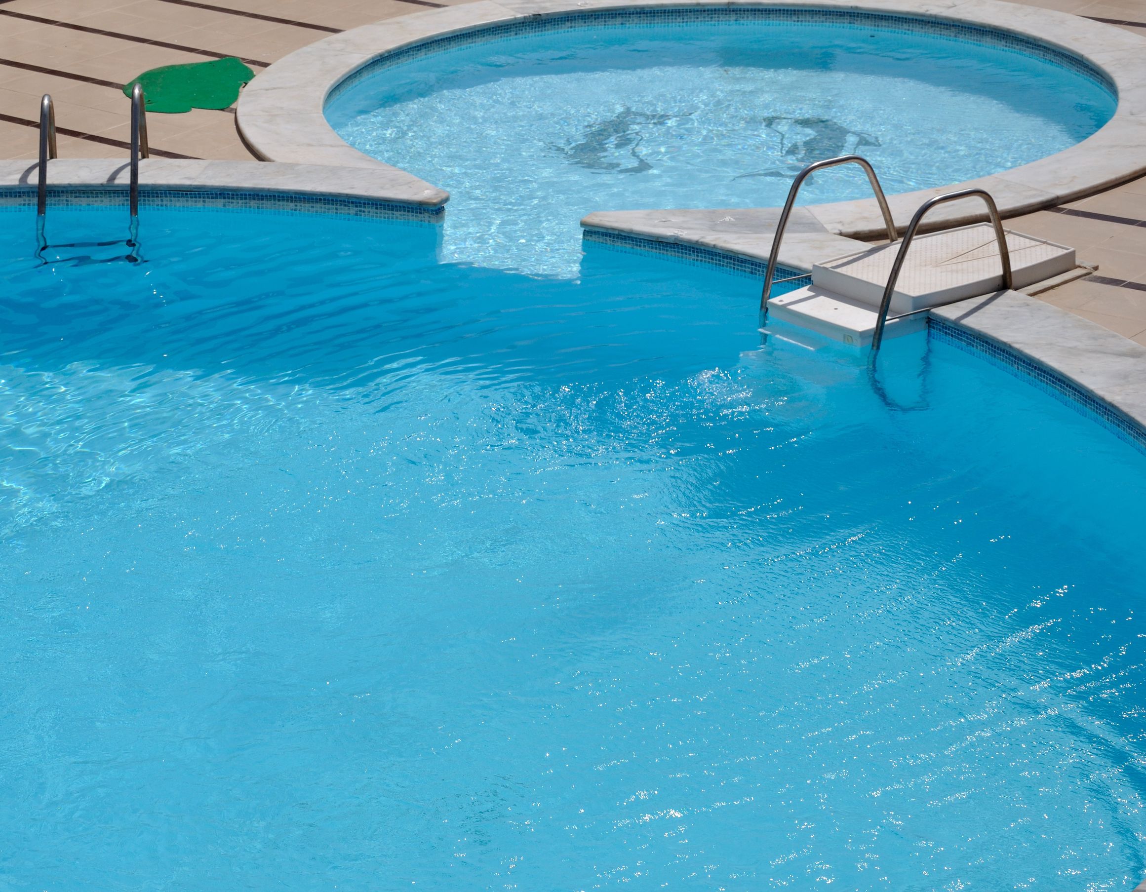 parrotslandingswimmingpools.com